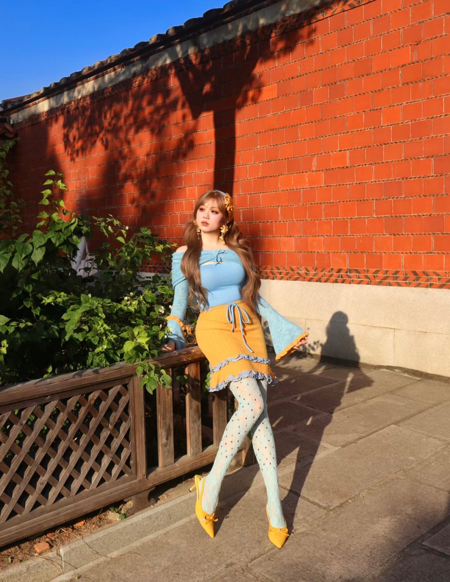 yuemiqi's tweet photo. 这是什么可爱的小手办吗？！
#世界本该五颜六色 #你的色彩是做自己 #入秋穿搭 #秋日时髦尖子生 #秋天穿搭套装 #她很迷人因为她擅长做自己 #生命力才是最好的滤镜 #穿搭增添一抹亮色 #让每个我肆意出彩 #秋日穿搭 https://t.co/8BRXag14cP