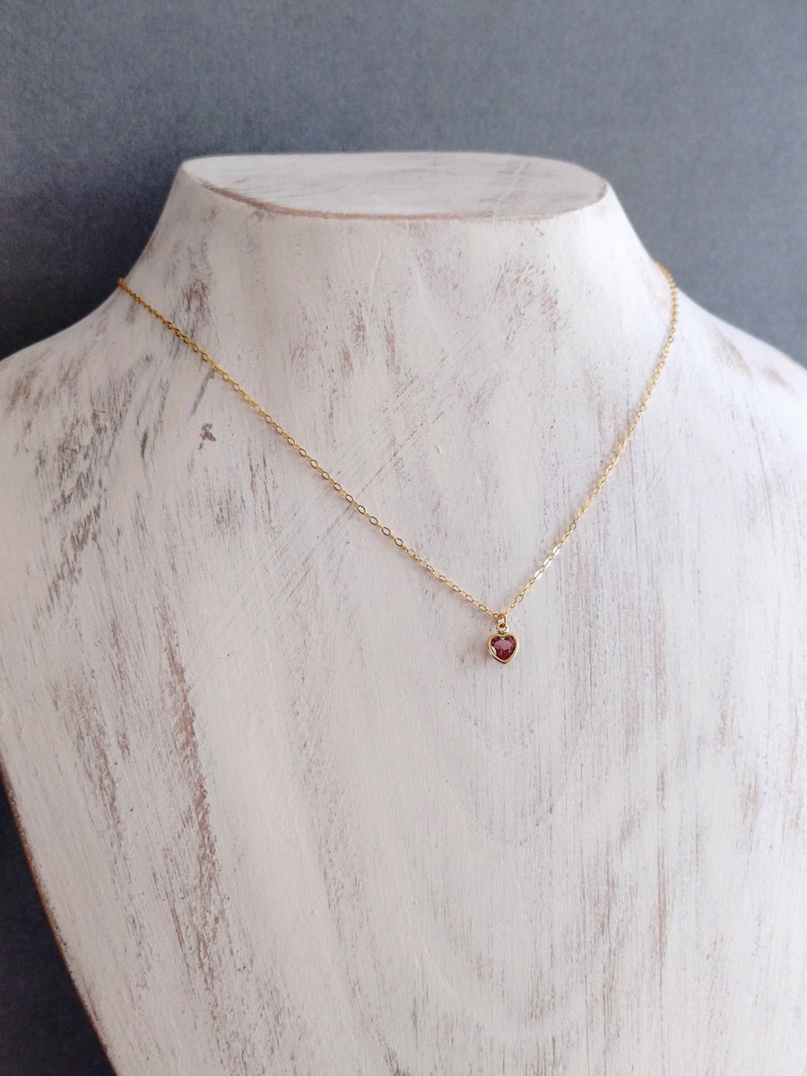 JewelrySeth's tweet photo. #10月の誕生石 #トルマリン の新作ジュエリーを発売しましたよ

透明感と輝きがあり、グレイッシュな深みも感じる色合いが美しい上質な #ピンクトルマリン を使った #プチネックレス です

ハートシェイプ・ファセットカットのピンクトルマリンを枠留めし、シンプルな #一粒ネックレス に仕上げました https://t.co/5L6KiCTKun