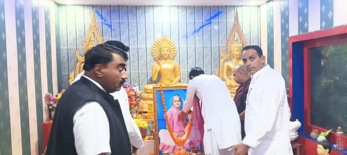 socialistaditya's tweet photo. भदन्त ज्ञानेश्वर बुद्ध विहार, कुशीनगर के प्रबंधक भदन्त महेंद्र थेरो जी की माता के निधनोपरान्त श्रद्धांजलि अर्पित की। https://t.co/7vIiLOpNve