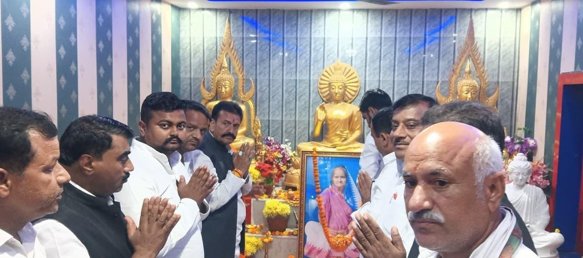 socialistaditya's tweet photo. भदन्त ज्ञानेश्वर बुद्ध विहार, कुशीनगर के प्रबंधक भदन्त महेंद्र थेरो जी की माता के निधनोपरान्त श्रद्धांजलि अर्पित की। https://t.co/7vIiLOpNve