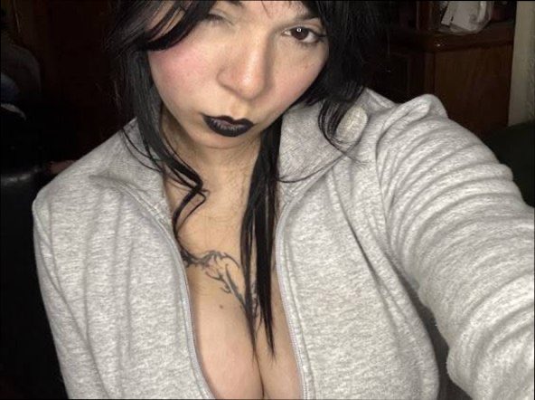 Annabzuh's tweet photo. am i cute enough to keep your attention? https://t.co/1MCdxUTKMl