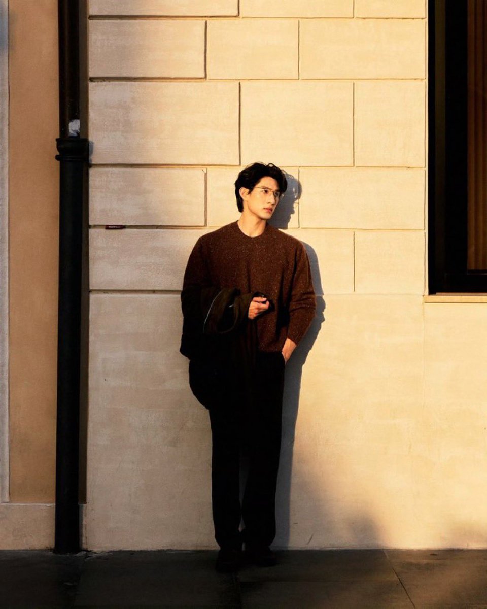 Ruby141210's tweet photo. Ayden Sng shines with his natural charisma and refined style. Sending him lots of love and support! ☀️🍊

#InitioParfumsPrivésXAydenSng
#InitioParfumsPrivés
#AydenSng‌ https://t.co/HF70ZasWUW