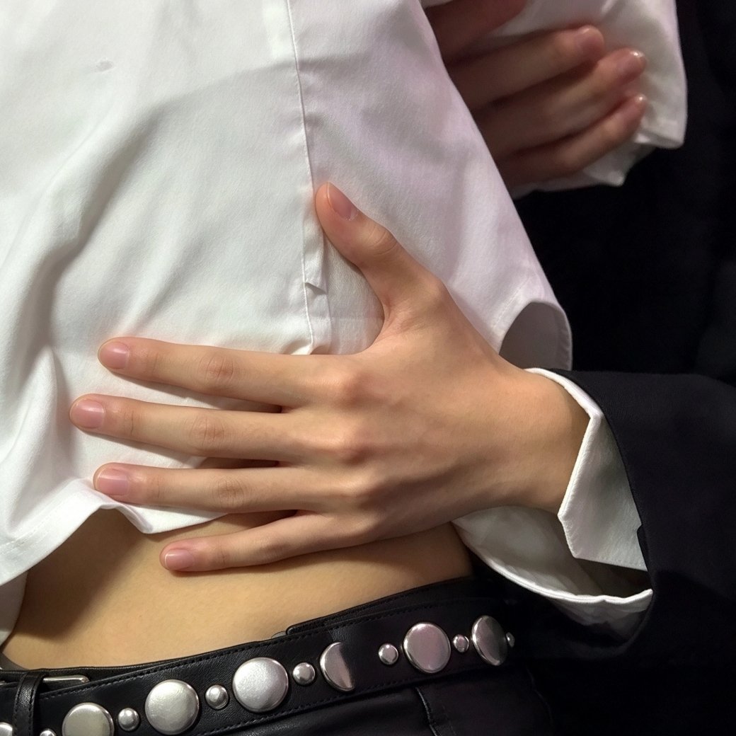 janjanixc's tweet photo. ISTG, JANHAE'S HANDS DESERVE THEIR OWN FANDOM 🫠🫠 🫠🫠 https://t.co/GXz6V5SA5U