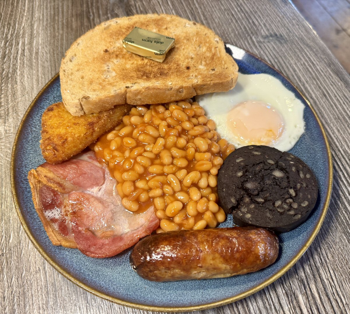 StickyBeakBlog's tweet photo. First up from our North East adventure: breakfast! 🍳

A cooked breakfast and a packed bacon &amp; egg bap at Fountain Cottage, Bellingham, fuelled us for Kielder. Hot Wings given!

https://t.co/R5GEQQ0XRW

#Northumberland #Breakfast https://t.co/VGE8N09NrL