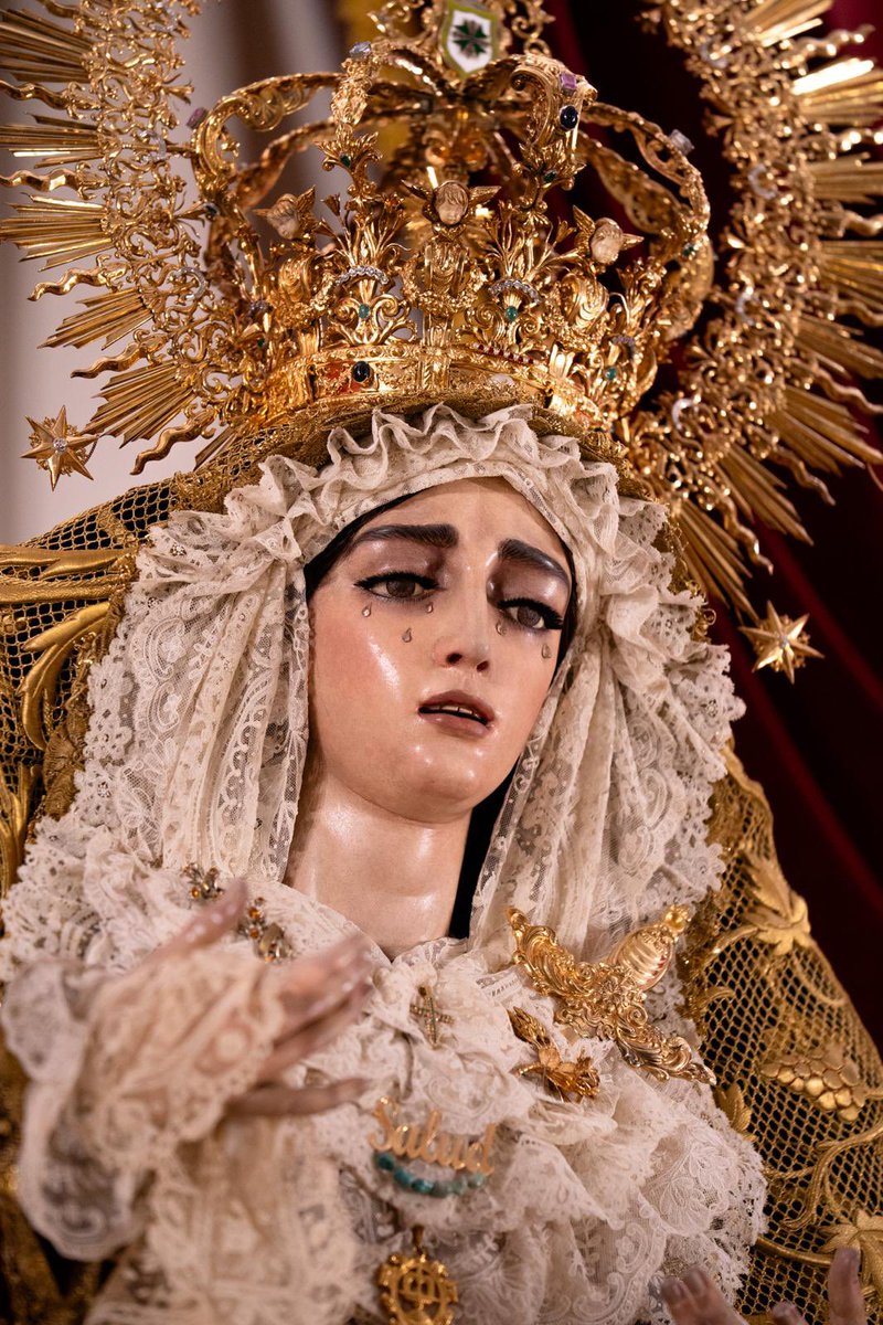 HdadSanGonzalo's tweet photo. ⚪️ LAS MIRADAS DE LA VIRGEN

⛲️ Los perfiles y la belleza de Nuestra Señora de la Salud.

⛪️ Todo dispuesto en San Gonzalo.

📆 Miércoles, 14 de octubre.
🕗 20:00h: Solemne Misa en conmemoración del IX Aniversario de su Coronación Canónica.

📆 Del jueves 15 al sábado 17 de octubre.
🕢 19:30h: Santo Rosario.
🕗 20:00h: Ejercicio del Triduo.

📆 Domingo, 18 de octubre.
🕧 12:30h: Solemne Función.

🕊️ Salud de los enfermos, ruega por nosotros.

📸 @GnzAlvarez