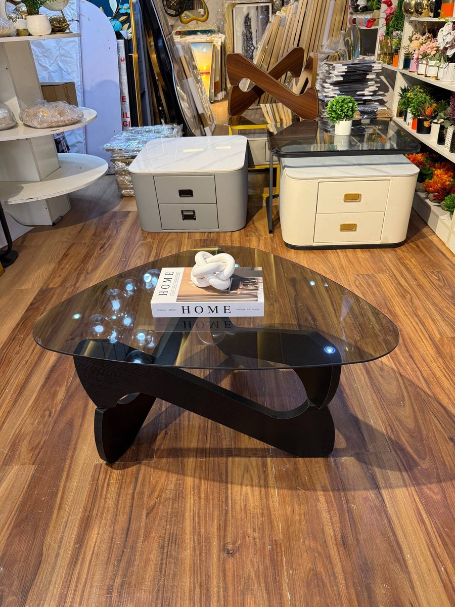 toniasempire001's tweet photo. LuxeAura Glass top center table

Minimalist single glass table with rich wood finishing 

Sleek stylish and stunning 
The kind of table that defines modern luxury 

Price ; ₦100,000

Only black AVAILABLE https://t.co/TsEXYxIdn1