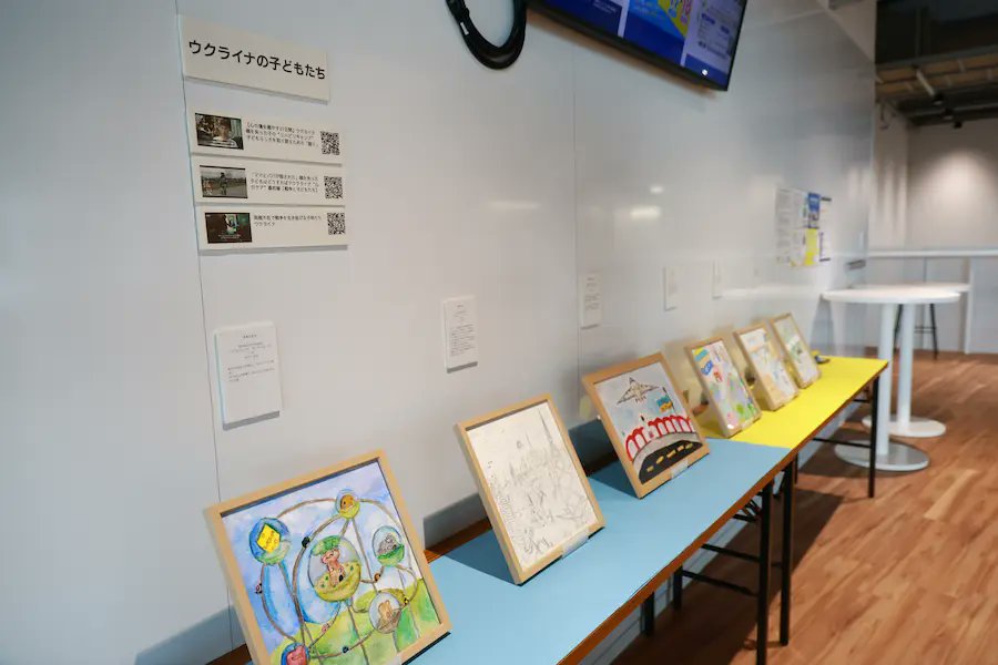 Keitan_PR's tweet photo. 🎨 ミニ絵画展「10年後の未来のまち」開催中！

現在、1号館7階で、ウクライナの子どもたちが描いた絵画を6点展示しています。

📅期間：10/5（月）～11/2（月）
📍場所：1号館7階

なお、11/3（火）～11/8（日）には、佐倉市立美術館でも50点以上の作品が展示される予定です。 https://t.co/EW76VmeCVh