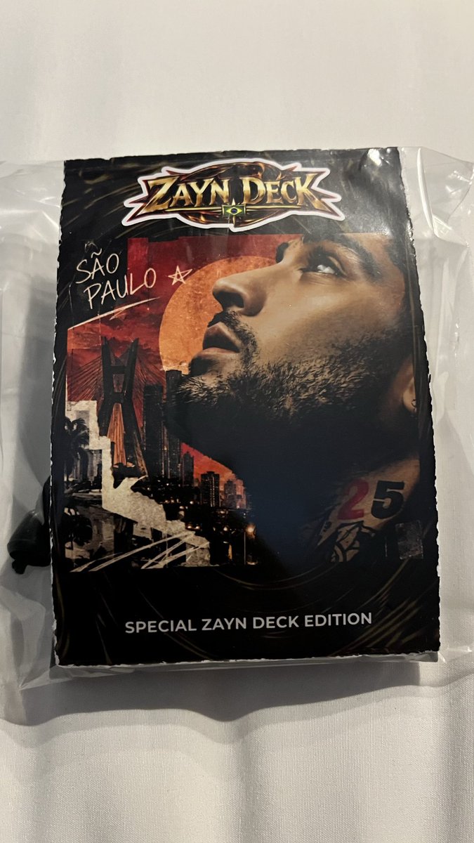 jovito_rf's tweet photo. Ainda sem palavras pra isso aqui, o Zayn postou o presente que eu fiz!! Tantas vezes duvidei se realmente ele iria receber ou chegar a ver. Muito obrigado a @ZMBRACOM @vitaminZain  por fazerem isso possível. ❤️ https://t.co/u2mZCtxD6d