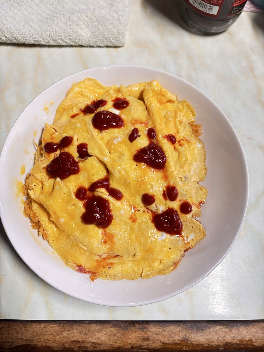 ayn0401_'s tweet photo. 失敗したよね💦
 え？なんかホラーですか？って感じ、
普通にケチャップかければよかった笑
 #オムライス https://t.co/VKNXCGtV9H