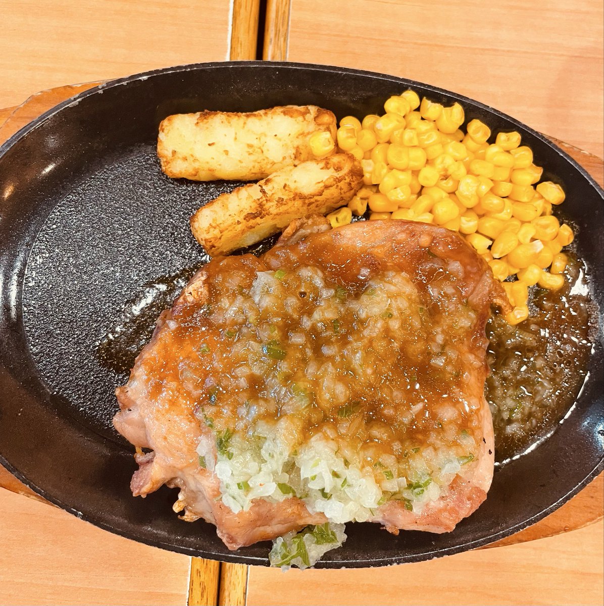 plasticfish6's tweet photo. 2026.10.13(水)夕食
サイゼリアの若鶏のデアボロ風
サイゼリアのミネストローネ
#料理記録　#夕食　#サイゼリアの若鶏のデアボロ風　#サイゼリアのミネストローネ https://t.co/0inU8zSGeS