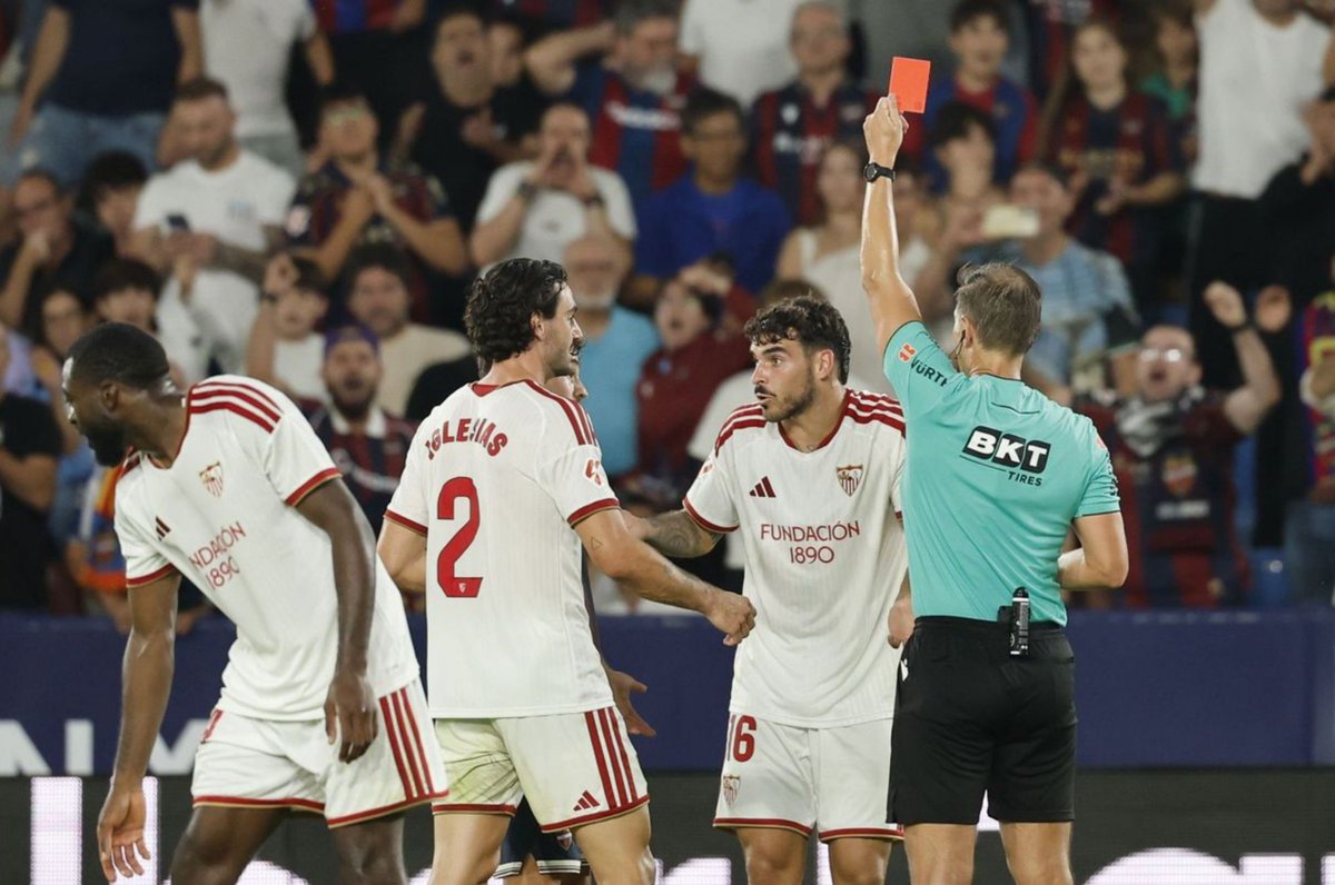 RisqueteStats's tweet photo. ❌ Estos son los árbitros (7+ partidos) con los que el @SevillaFC tiene MENOS % de VICTORIAS en TODA su HISTORIA:

Fiol y García-Aranda Encinar (9,09%)
Andradas Asurmendi (11,11%)
Olasagasti (12,50%)
García de Loza (13,33%)
Miguel Pérez (13,64%)
CORDERO VEGA (14,29%) https://t.co/KhZsKVVzie