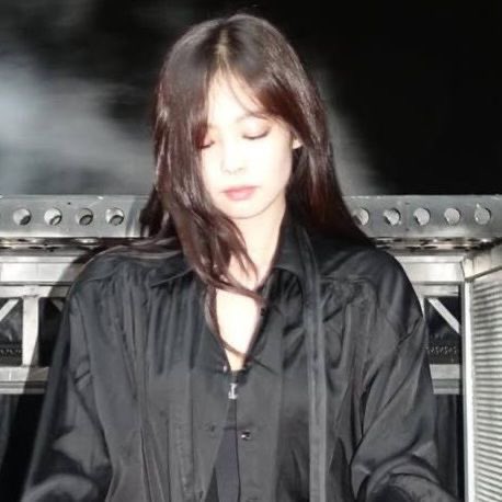 djennieo's tweet photo. vampire jennie for halloween https://t.co/1AZQSZt2s0