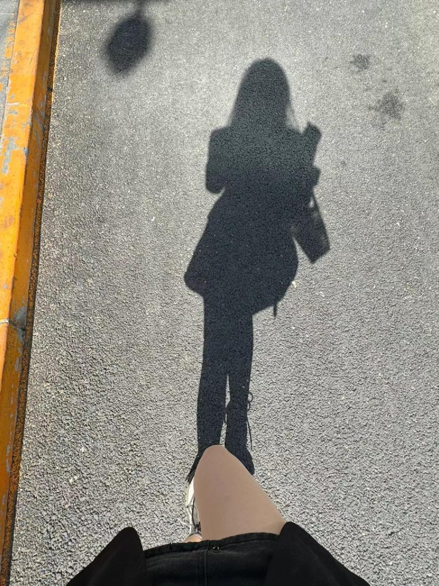 nnn7sa's tweet photo. 我眼里有光，医生说是散光😳😳 https://t.co/6YpEHMCBkq
