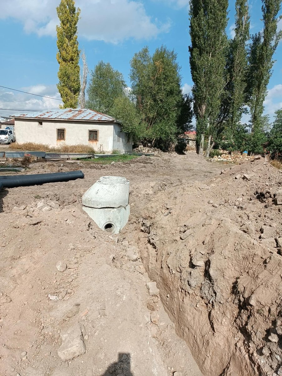 ozelidaresivas's tweet photo. 🚧 Ulaş’ta Altyapı Çalışmaları Devam Ediyor

Ulaş ilçemizde kanalizasyon hatlarının yenilenmesi çalışmaları, Sivas İl Özel İdaremiz tarafından aralıksız sürdürülüyor. 🛠️ https://t.co/sZYC9LDRyW