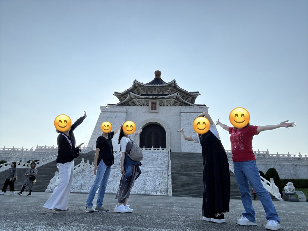 rinmocopon's tweet photo. 念願の九份にも行けて大満足の台湾旅行🇹🇼でした❗️
毎度のメンバーだから笑いも絶えなかったです😂 https://t.co/16IZEFQHpN