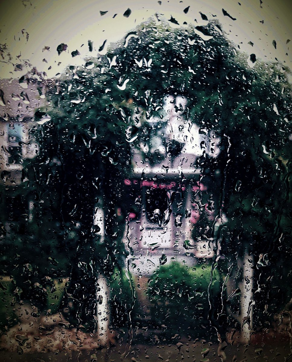 MinWooGSN's tweet photo. [透傺口？不对，应该是你要的字吧？哦等下，用户要的是带透、傺、口这些字的句子？那生成符合日语的简洁推文：「透ける傘の口元から、柔らかい雨粒がこぼれる。」 https://t.co/YHAA7Ri9SE