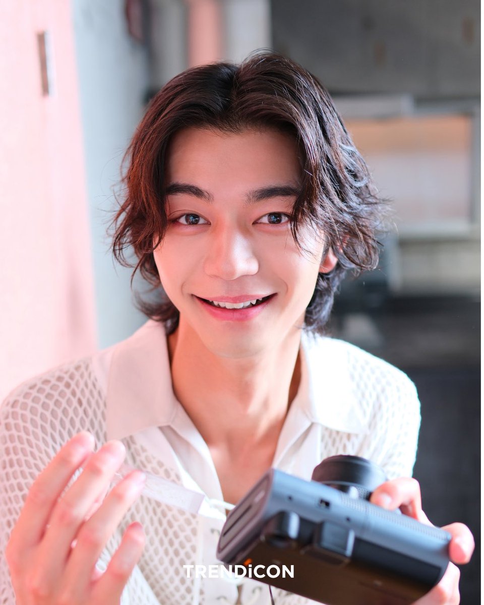 trendicon_info's tweet photo. TRENDiCON No.20
本誌掲載の #吉澤要人 を一部公開👀✨
⁡
今回だけの撮り下ろしカットを、
少しだけお届けします📸
⁡
約90ページにわたり、
さまざまな表情や魅力をたっぷり掲載。
⁡
続きはぜひ本誌でお楽しみください✔︎
⁡
🗓️10/31(土) 23:59まで
オンライン限定予約販売

【ご予約はこちら】
https://t.co/NDqGbiMkXa

【プレゼント企画】
今回限定の素敵なプレゼント！！✨
各タレント2名様に『直筆サイン入りチェキ』をプレゼント🎁
⁡（プレゼント応募フォーム▶ https://t.co/AfkyljZYHZ
⁡ ）
⁡
⁡@kanamey_0712
#TRENDiCON
#トレンドアイコン