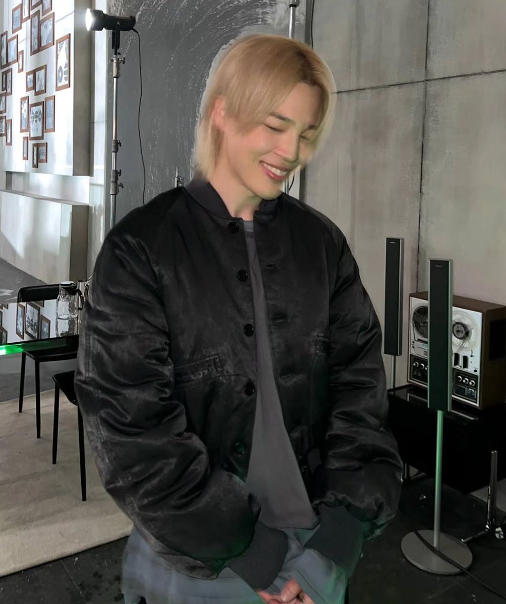 Ella1418921's tweet photo. Happy birthday Jimin! 💜🥳 https://t.co/PoPNsiU30y
