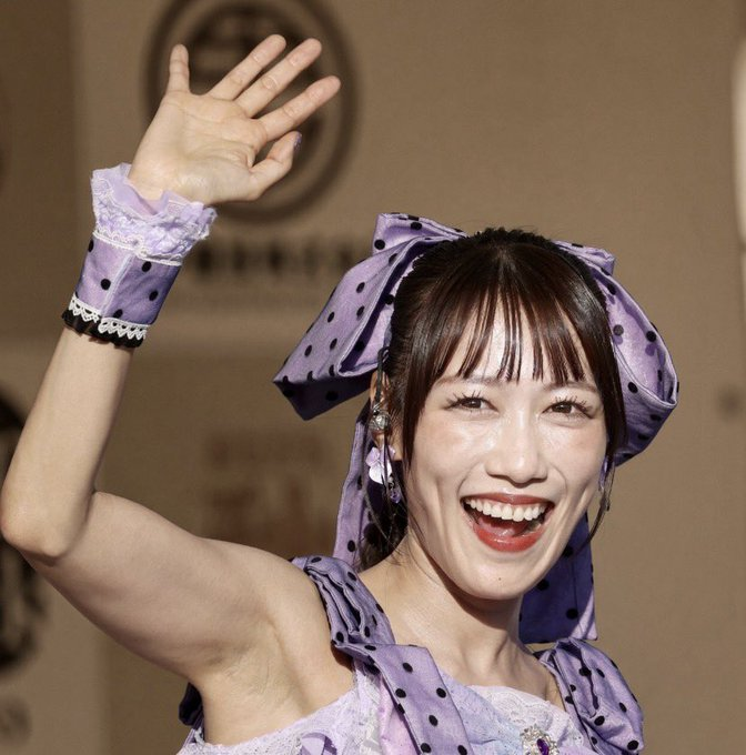Awakend_Citizen's tweet photo. ももクロ高城れにさん

阪神・佐藤輝明と「相思相愛」のファン関係

佐藤輝明は学生時代から大のももクロファン
推しメンは高城れに

高城れにも佐藤輝明のファン

2022年、高城れには日本ハムの宇佐見真吾と結婚
その直後のテレビ番組で
「推しはあくまでも佐藤選手」

2023年12月、宇佐見との離婚を発表
当時のSNSでは佐藤輝明との交際や結婚を期待する声が相次ぎ「サトテル」がトレンド入り

宇佐見は中日で今季一軍出場なし
佐藤輝明は三冠王