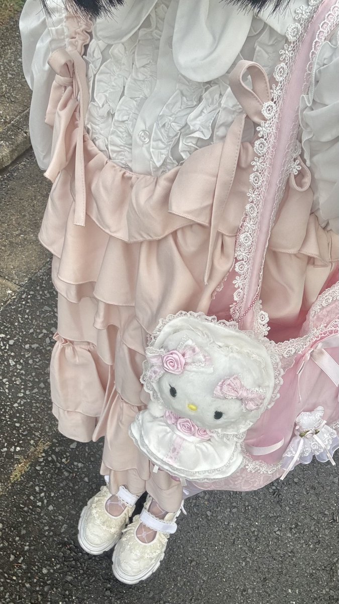 422skb's tweet photo. 通学 今日はタイツがかわいい日.⋆𝜗𝜚 https://t.co/ve16fXDejv
