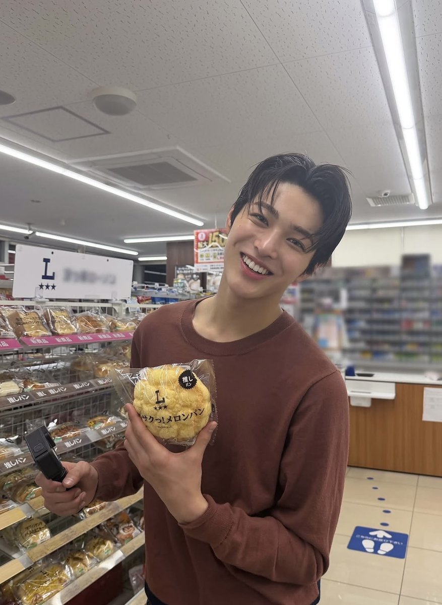 musicmostlyy's tweet photo. Rare item https://t.co/Rs3JQAa46U
