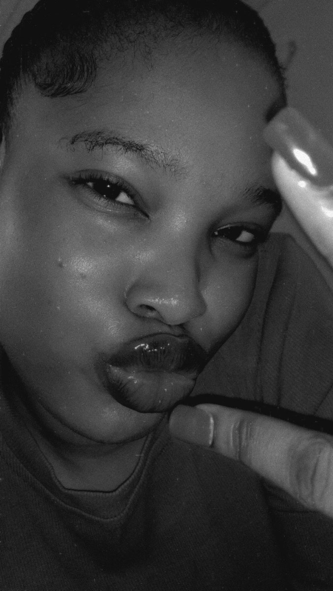 Xatisfied__'s tweet photo. Need to start posting myself more here 😝❤️

My morning goes like this 👨🏿‍🦯✌🏿 https://t.co/WTulhKYX79