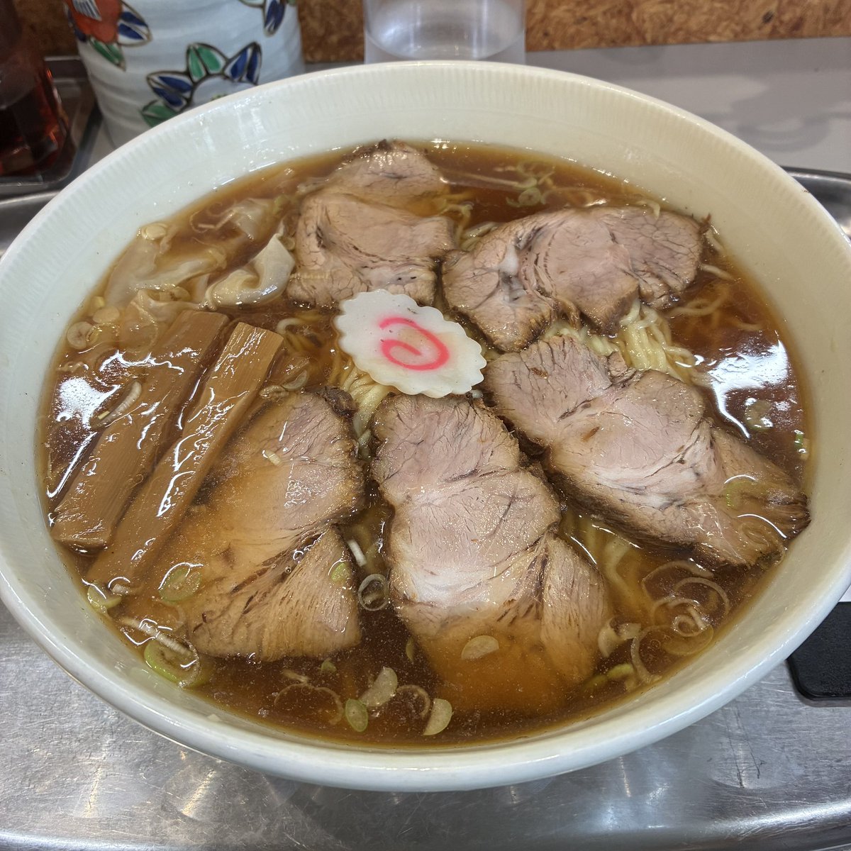 men_soup's tweet photo. 中海岸大勝軒 
チャーシューワンタン麺

煮干しのいい香り
アツアツでホフホフする優しい一杯
お店も優しい時間が流れています
ご馳走様でした https://t.co/KDDsBl5u1Z