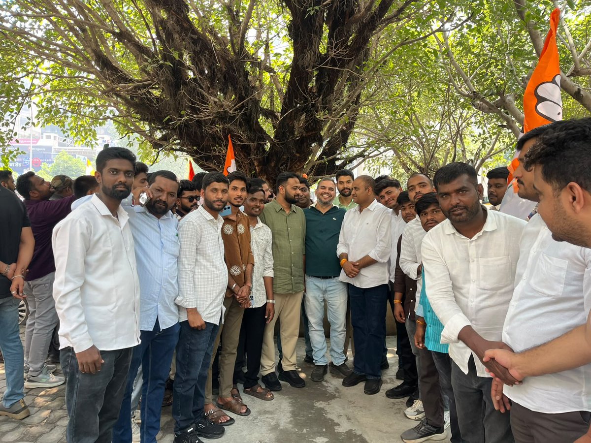 IYCMaha's tweet photo. दिल्ली येथे ज्ञानेश कुमार विरोधात काँग्रेस व विरोधी पक्षांनी केलेल्या आंदोलनात राहुल जी गांधी यांचे हात बळकट करण्यासाठी महाराष्ट्र प्रदेश युवक काँग्रेसचे सर्व सन्माननीय पदाधिकारी ताकदीने सामील झाले.

लोकशाही अबाधित राखण्यासाठी काँग्रेस लढत राहणार...!!!

#महाराष्ट्र #YouthCongress #MahaYouthCongress #ChaloDelhi
