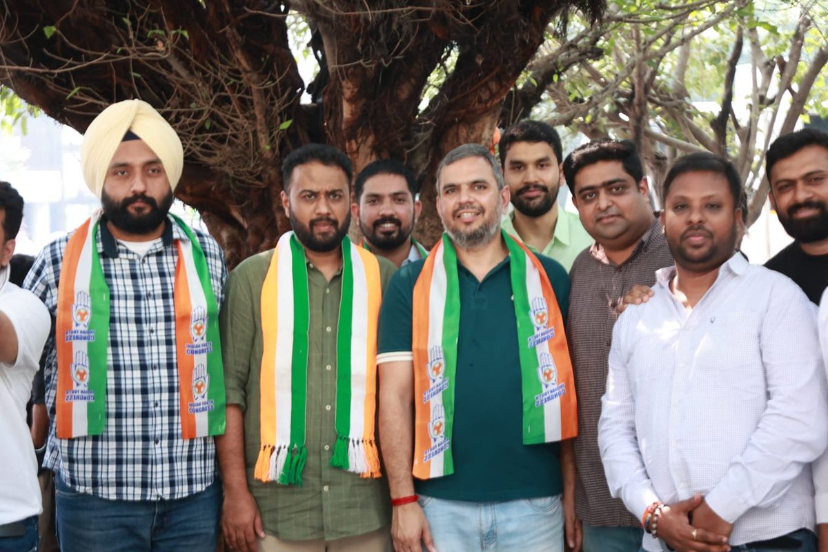 IYCMaha's tweet photo. दिल्ली येथे ज्ञानेश कुमार विरोधात काँग्रेस व विरोधी पक्षांनी केलेल्या आंदोलनात राहुल जी गांधी यांचे हात बळकट करण्यासाठी महाराष्ट्र प्रदेश युवक काँग्रेसचे सर्व सन्माननीय पदाधिकारी ताकदीने सामील झाले.

लोकशाही अबाधित राखण्यासाठी काँग्रेस लढत राहणार...!!!

#महाराष्ट्र #YouthCongress #MahaYouthCongress #ChaloDelhi