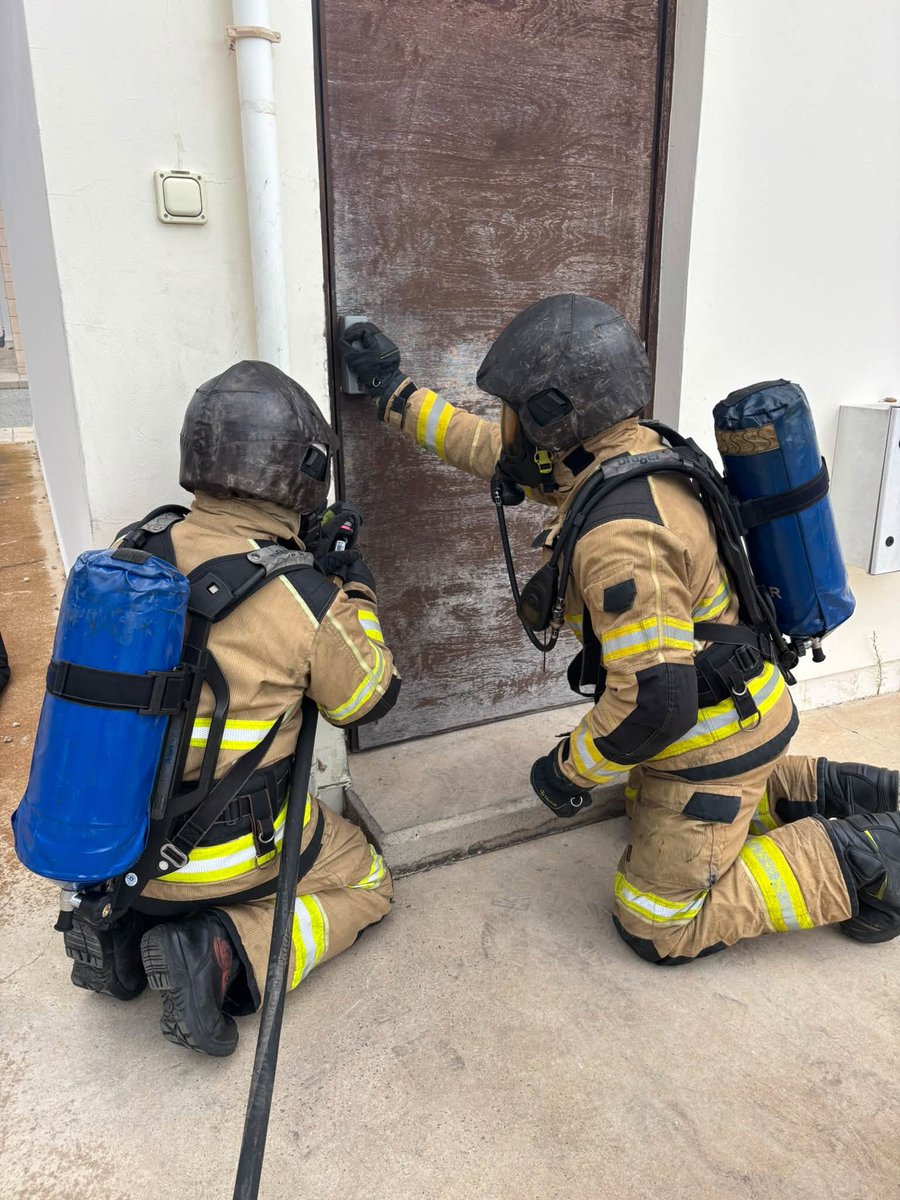 bfcyprus's tweet photo. Congratulations to all candidates for completing the Breathing Apparatus training (OpBAWA) last week. Well done to all involved 👏🔥

#BritishBases #Cyprus #OpBAWA #DefenceFireRescue https://t.co/SB1kXIdz7S
