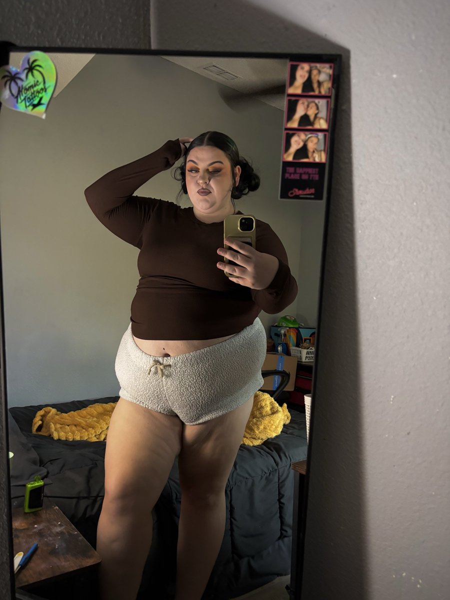 madison2hated's tweet photo. yall like my cozy fall jammie’s?  

#bbw #chubbygirl #thickthighs #whitegirl #fall #pajamas #thick #belly https://t.co/4WP1RQdREH
