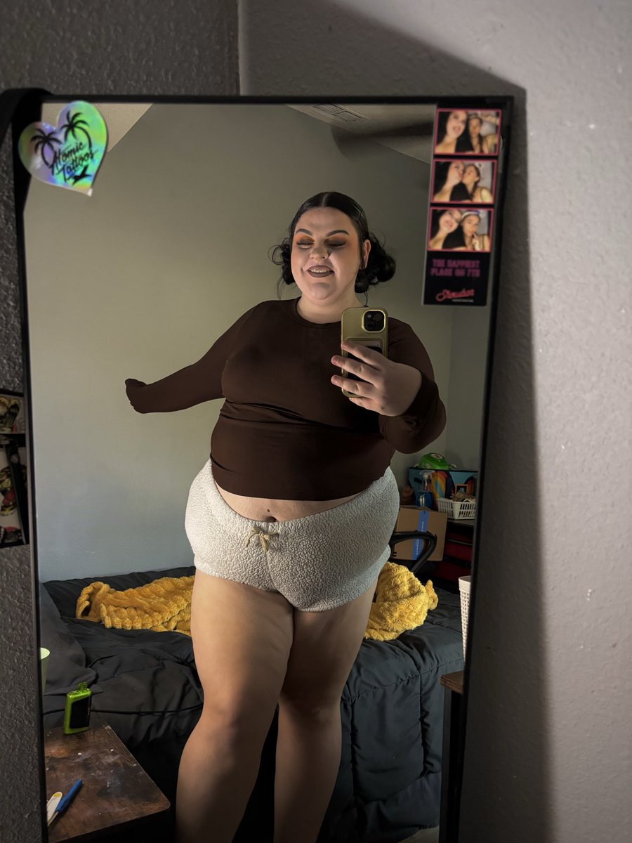 madison2hated's tweet photo. yall like my cozy fall jammie’s?  

#bbw #chubbygirl #thickthighs #whitegirl #fall #pajamas #thick #belly https://t.co/4WP1RQdREH