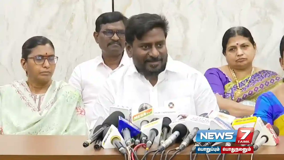 news7tamil's tweet photo. “இனி வாரத்தில் 5 நாட்களும் P.E.T வகுப்புகள்” - அமைச்சர் ராஜ்மோகன் அறிவிப்பு!

விவரம் : https://t.co/UHfDcRxNwS

#cmvijay | #GovernmentSchools | #latestnews | #petperiod | #rajmohan | #SchoolEducation#TamilNadu https://t.co/9jIVtNzhiq