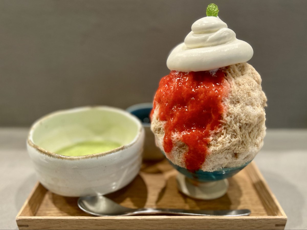 brun_marron's tweet photo. 茜さす かき氷⚪️🔴

じゃなくて

島いちご×ミルクティー かき氷🍵🍧

#Aimer_かき氷部 https://t.co/QtlkvgpllD