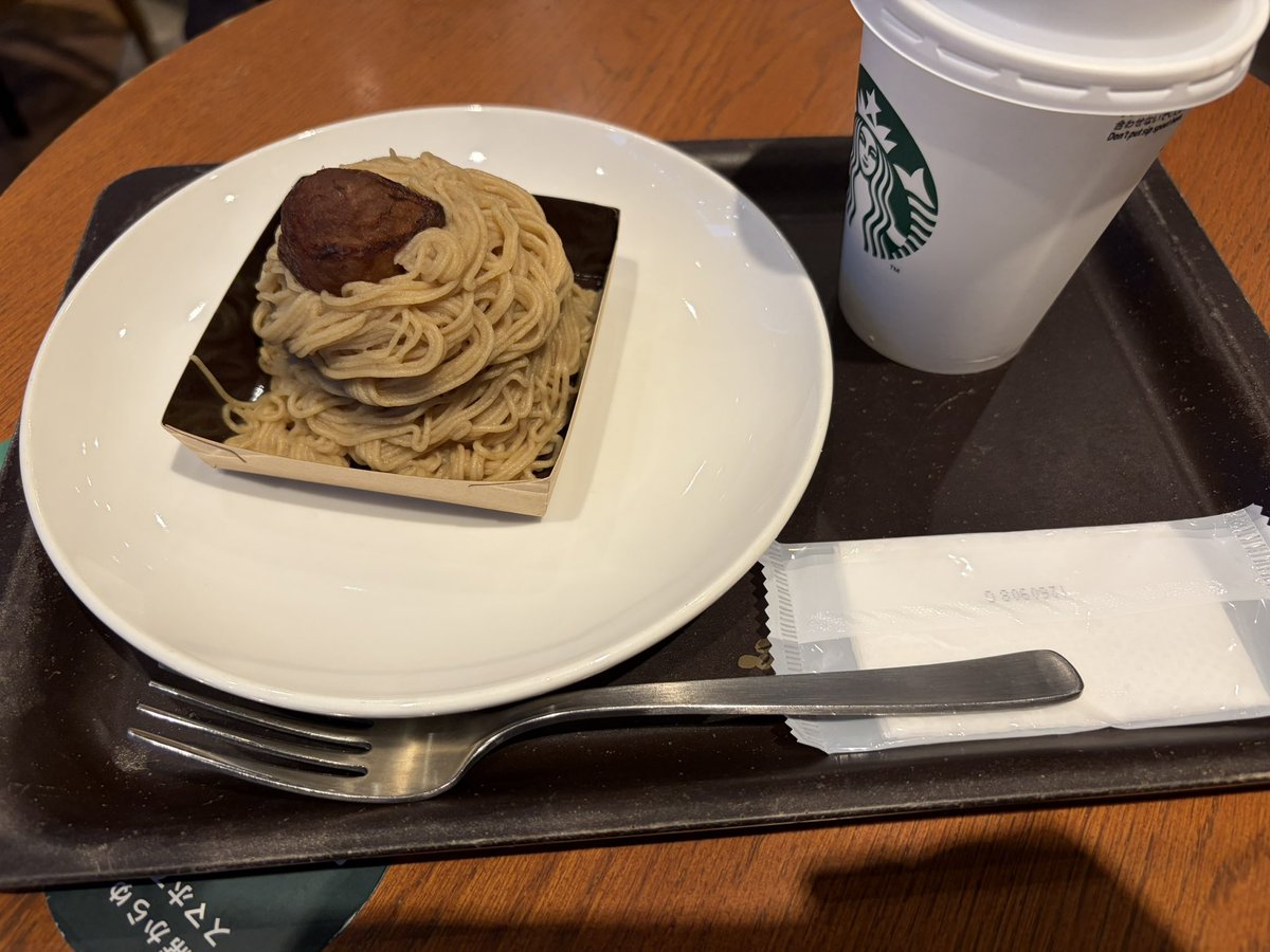 yoppy_gdr's tweet photo. モンブラン美味しい
今年は何回食べてしまうんだろう https://t.co/bFcHHd3Cwf