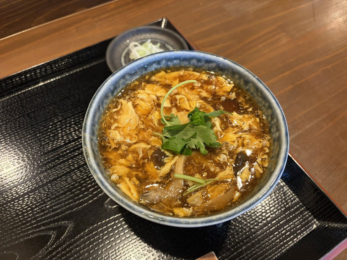 ume5515nya's tweet photo. 金曜日の蕎麦活！
季節限定のかき卵きのこ蕎麦、田舎蕎麦に変更してつけ蕎麦に✨😊
辛味大根たっぷりのきのこおろしも！
熱々のかき卵きのこ汁は生姜も入っててなかなかの食べ応え💕
こちらの田舎蕎麦は卓上の塩でも味わえるほど風味豊か✨決してザラザラしてはなく、啜り心地も最高でした☺️ https://t.co/UGuZjmREzo