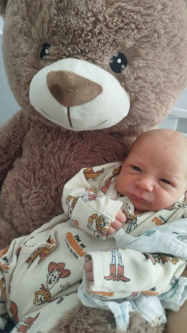 fmalychstopek's tweet photo. U boku takiego misia można czuć się bezpiecznie 🙂
Podobnie jak u boku takiej Fundacji jak nasza 🥰 
Tego doświadcza ten maluszek ze zdjęcia poniżej, podobnie jak jego mama ☺️ Przekazujemy pomoc, która jest potrzebna!
Tak się dzieje dzięki Darczyńcom Fundacji Małych Stópek, za co bardzo dziękujemy! 💝
Ty też możesz dać od siebie swoje 100% wsparcie 💪
👉 https://t.co/9pwSCcWvAl