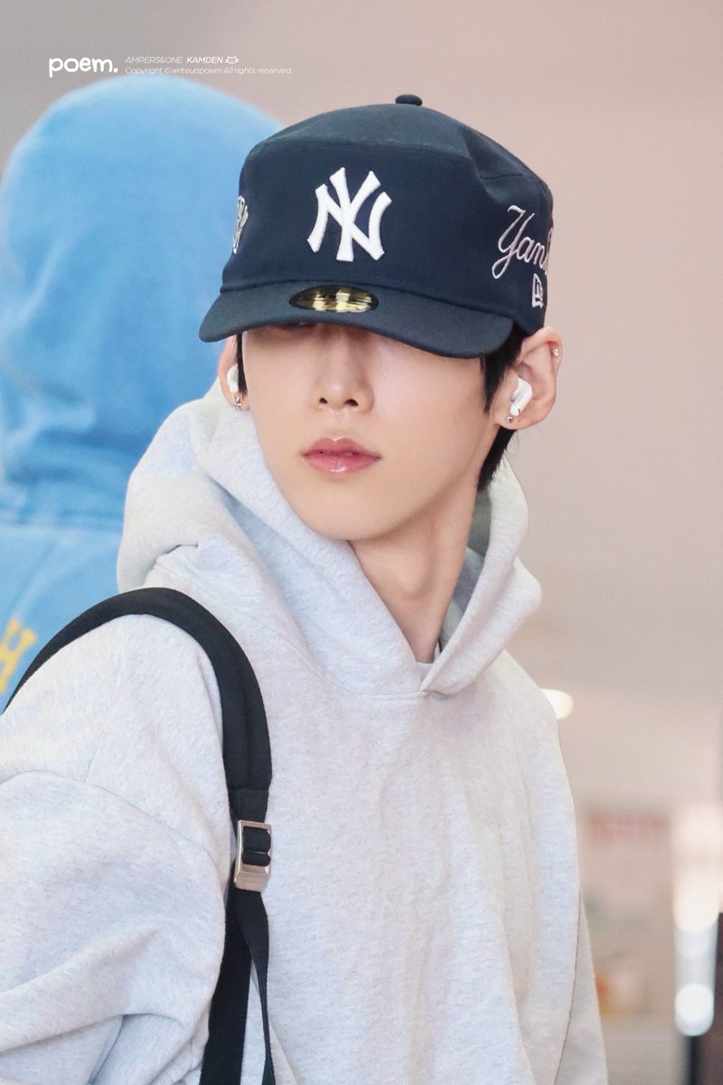 writeuapoem's tweet photo. 261013 ICN

#나캠든 #KAMDEN #앰퍼샌드원
#나두빈 #カムデン #AMPERSANDONE https://t.co/0VxGAiZlG7