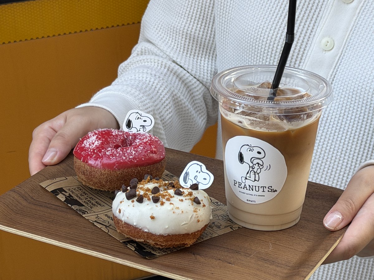 peanutscafe2015's tweet photo. campaign｜PEANUTS Cafe 大阪

\ 数量限定 /
大阪店に新登場したテイクアウトエリアのご利用で、オリジナルステッカーがもらえるキャンペーンを実施中！

ぜひ、この機会にお立ち寄りください。
https://t.co/TLyc4cPyAn https://t.co/EYEogYjoKu