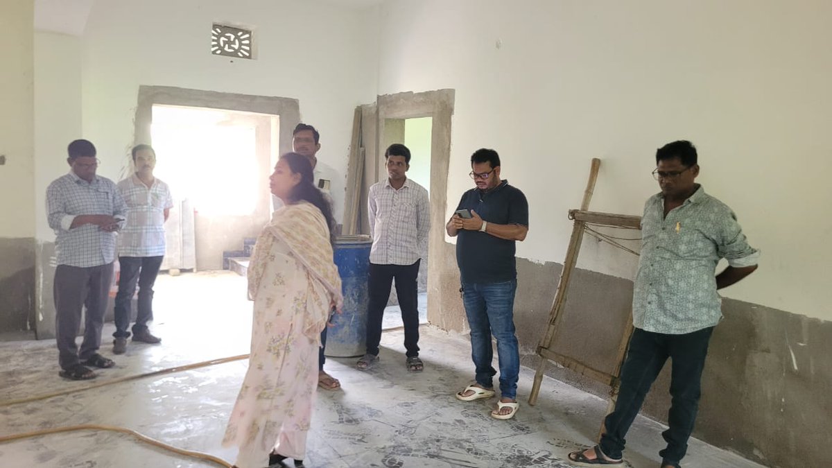 BdoBhanjanagar's tweet photo. ଗୋଷ୍ଠୀଉନ୍ନୟନ ଅଧିକାରୀ ଭଞ୍ଜନଗର  ଗାଲେରୀ ଗ୍ରାମ ପଂଚାୟତ   ର ଉନ୍ନୟନ ମୂଳକ ପ୍ରକଳ୍ପ କାର୍ଯ୍ୟ  ପରିଦର୍ଶନ ସହିତ  ତର୍ଜମା କରିଥିଲେ I https://t.co/yzbzcdAbCS