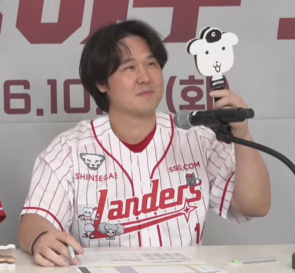 landingVari's tweet photo. 마주침.. https://t.co/UCZrL94q6G