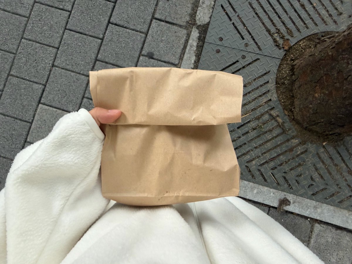 m000ngtt's tweet photo. 올해 첫붕어빵이욤 🐟🍞🫰 https://t.co/wSnxLcKETZ