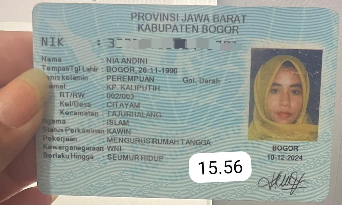 suaaberrie's tweet photo. {HELP RT} SCAM TIKET BTS ARIRANG DAY 2

PLATINUM TRIBUNE- Day 2
data si penipu
: Nia Andini
: +62 896-9198-1201
: niaandiniii4@gmail.com

sebenarnya ini bukan aku yang beli tiket, tapi teteh aku yang panic buying itu😒 (gue gabisa maki” orangnya soalnya gap umurnya lumayan🙏🏻) https://t.co/VE7SLBcSCO