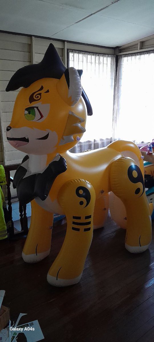 HoweeRb's tweet photo. @AmsterdamShosu FengZheng is my all time favourite inflatable toy, I always bring him with me when travel, he's also my first custom inflatable toy too. Now I'm saving my hard earn money to get him a friend, Bixby would be a perfect companion to him😁 #ShosuSpotlight https://t.co/rgQltNC4SU