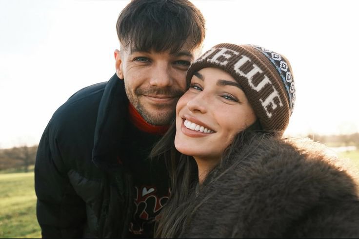 LouisWT91World's tweet photo. 🗨️| “We’ve lived together for a while now. Honestly, it’s just been amazing. I genuinely can’t even say one thing. He’s like my Prince Charming. He’s like my fairy tale. He is genuinely the most amazing person I’ve ever met in my life, he’s an inspiration to me in so many ways. He is the most empathetic, considerate, kind person. He will always think about every single other person before himself, and I think that is such a rare quality to find in someone.”

Zara McDermott on Louis Tomlinson via Cosmopolitan UK
