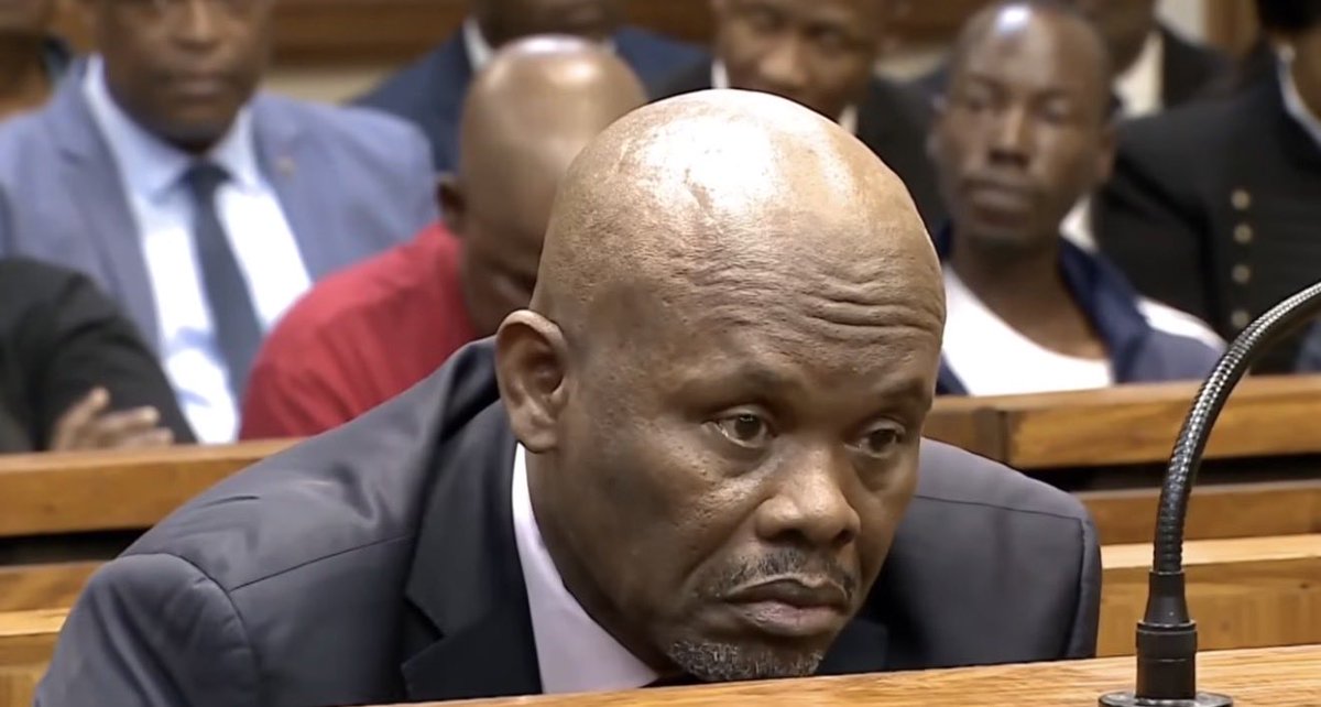 BhutAndy's tweet photo. Sibiya is not smart at all. He knew Mkhwanazi and his PKTT shooters were literally watching his every move praying he slips up, but went ahead and hung out with criminal losers like Serge Cabonge in strip clubs and entertaining underage girls. He is such a dummy! https://t.co/wK3SX7kK3W
