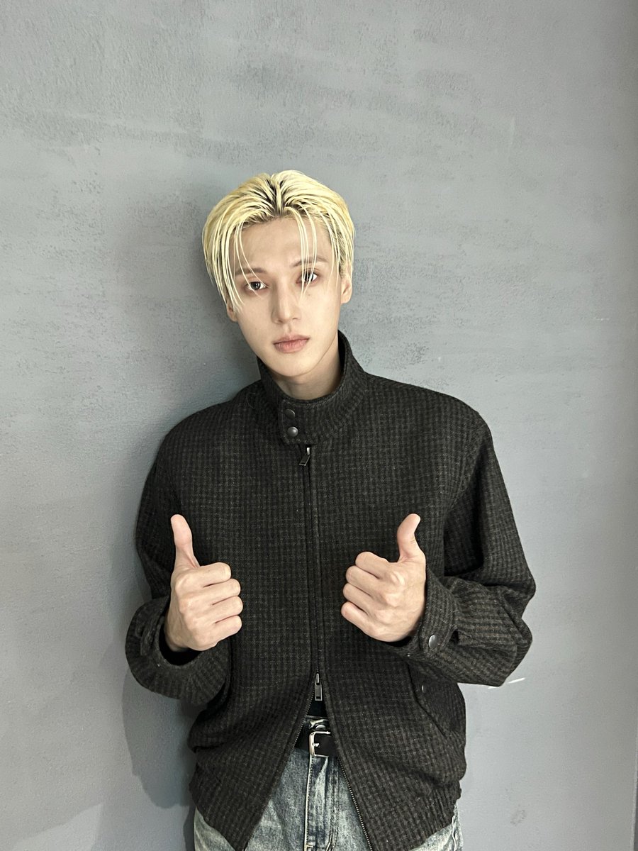 ATEEZofficial's tweet photo. [📷] #살롱드립 Behind Photo

냅둬 쟤네 우산즈래..👀
오늘도 청양고추맛 케미 자랑하고 온 산&amp;우영🔥
 
#ATEEZ #에이티즈
#SAN #산 #WOOYOUNG #우영 https://t.co/mdrR1y1PBv
