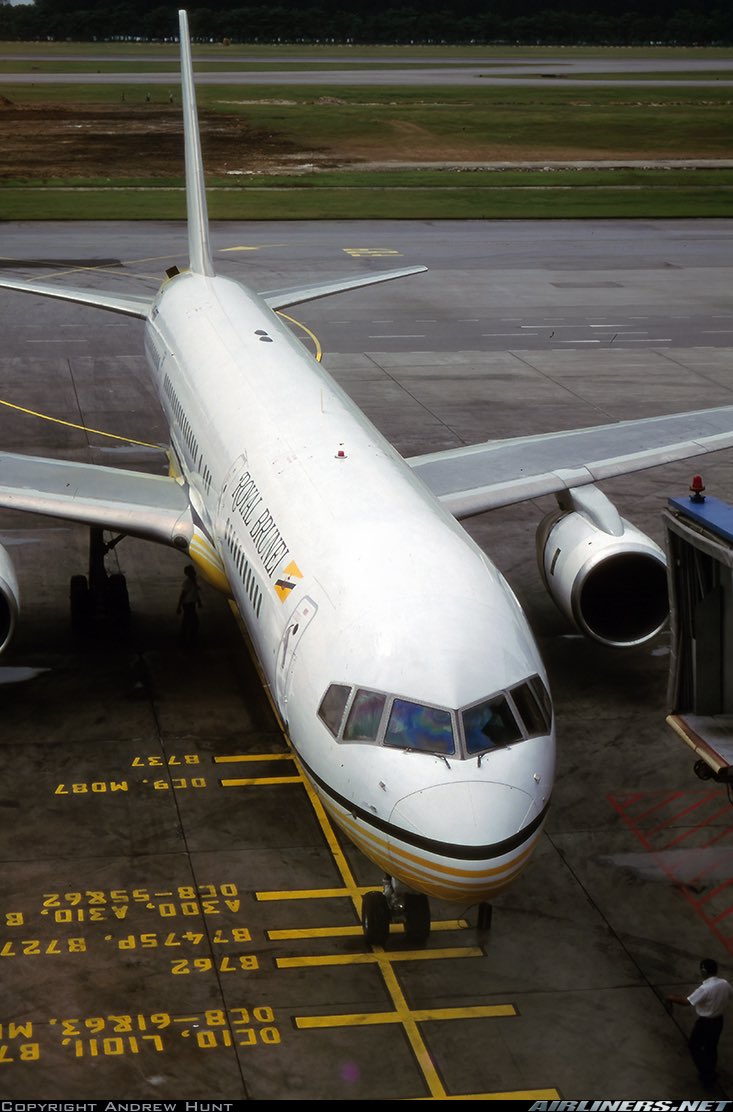 n194at's tweet photo. Royal Brunei Airlines
Boeing 757-2M6 V8-RBB Line #100
SIN/WSSS Singapore Changi Airport
Late 1990s
Photo credit Andrew Hunt
#AvGeek #Airline #Aviation #AvGeeks #Boeing #B757 #SIN #Singapore #RoyalBrunei 🇧🇳 https://t.co/EnbIMbp2TE