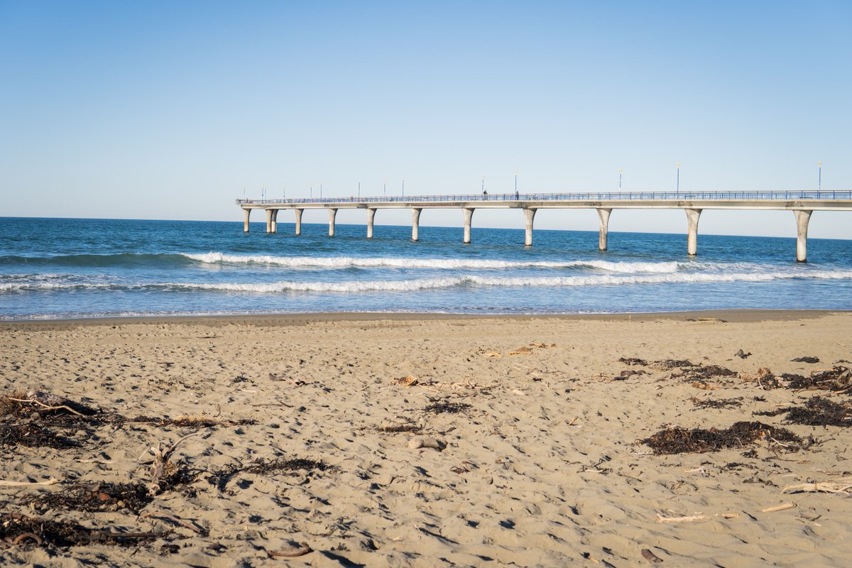 only_karittoo's tweet photo. New Brighton’s pier is Australasia’s longest ocean pier, stretching 300 metres into Pegasus Bay. The original opened in 1894; today’s structure opened in 1997. https://t.co/33jaTlZwYL