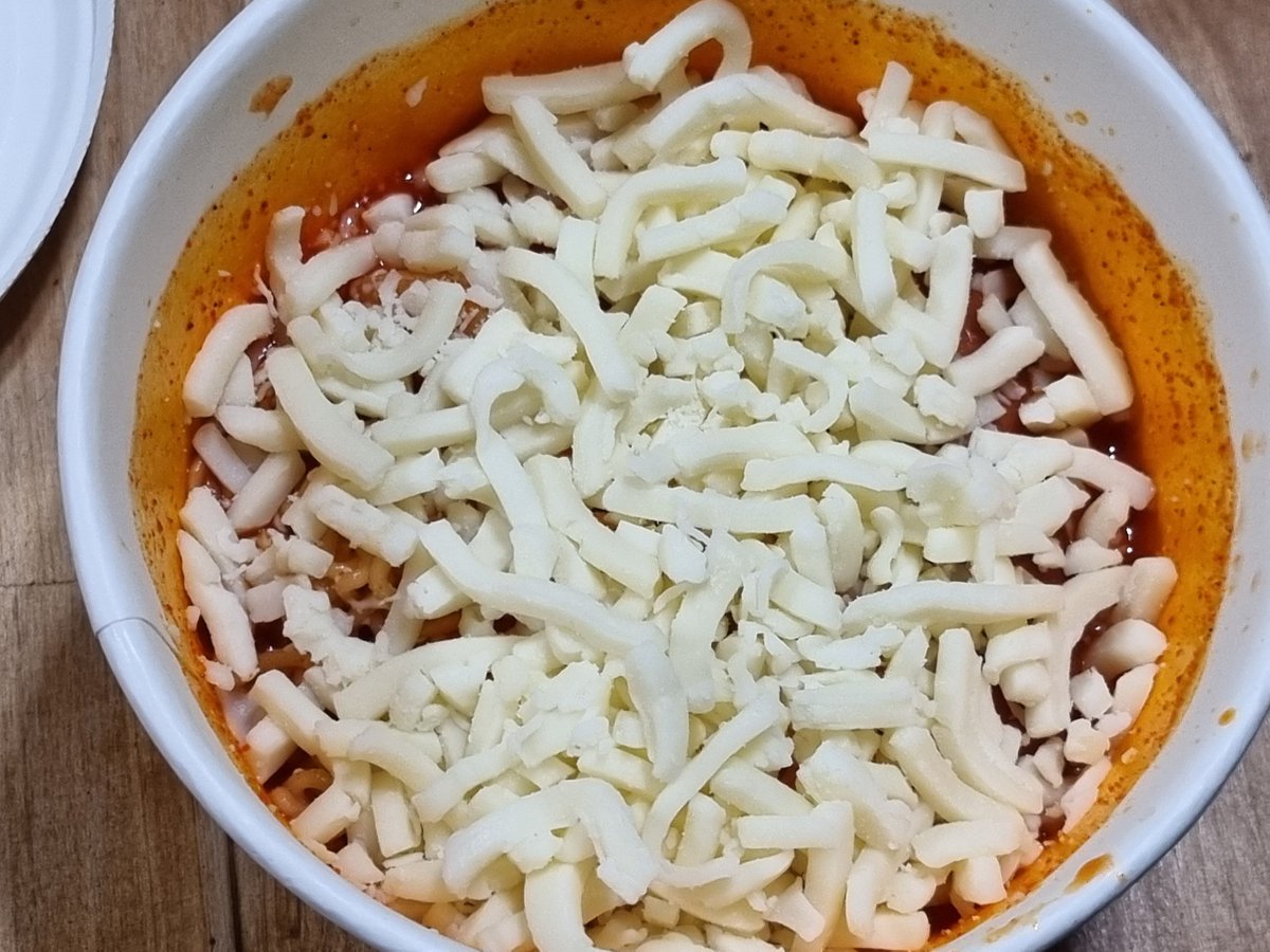 qkfrkstkxkd5's tweet photo. 떡볶이 좋아하는 친구들!!
떡볶퀸에서 신상이 나왔다!!
라볶퀸!!!♡
기본 구성은 비슷한데 면사리랑 치즈 완전 많이
들어있어서 넘 맛있어♡
치즈도 인공적인 느낌이 아니라서 더 맛있다!!
보이면 꼭 들고오길!!! https://t.co/51Btu6grNW